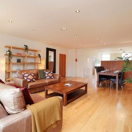 Joivy Spacious 2 Bed,2 Bath Flat, Free Parking And Rooftop Terrace Edinburgh Luaran gambar