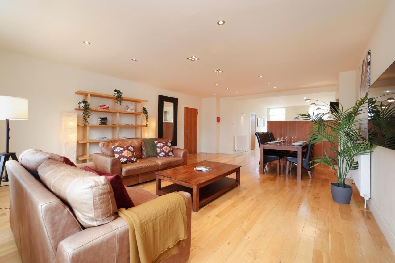 Joivy Spacious 2 Bed,2 Bath Flat, Free Parking And Rooftop Terrace Edinburgh Luaran gambar